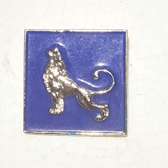 Vintage Blue and gold Leo roaring lion Taurus signed brooch - Picture 4 of 5